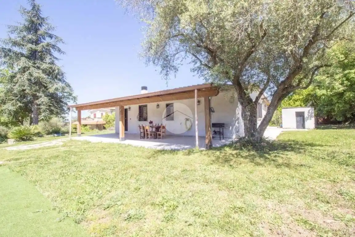 Villa in vendita a Palombara Sabina