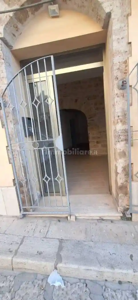 Palazzo - Edificio in affitto a Alcamo