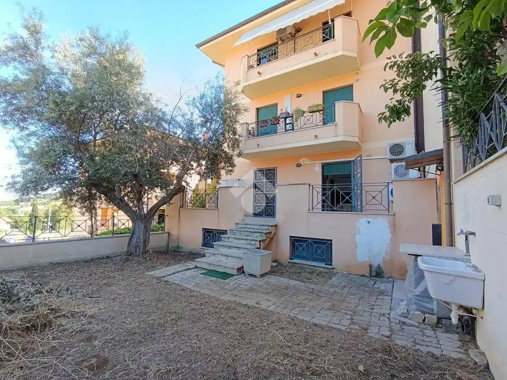 Appartamento in vendita a Pineto