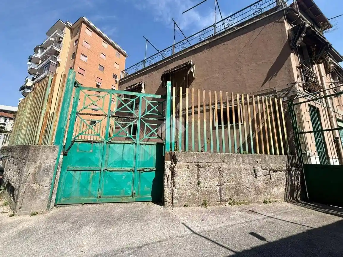 Appartamento in vendita a Napoli