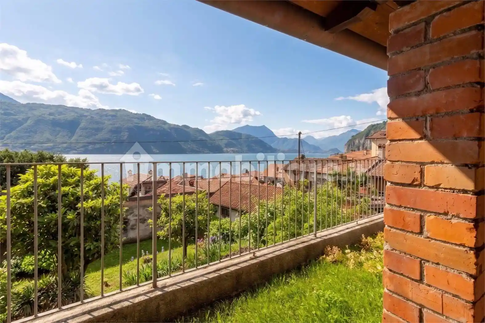 Casa indipendente in affitto a Mandello del Lario