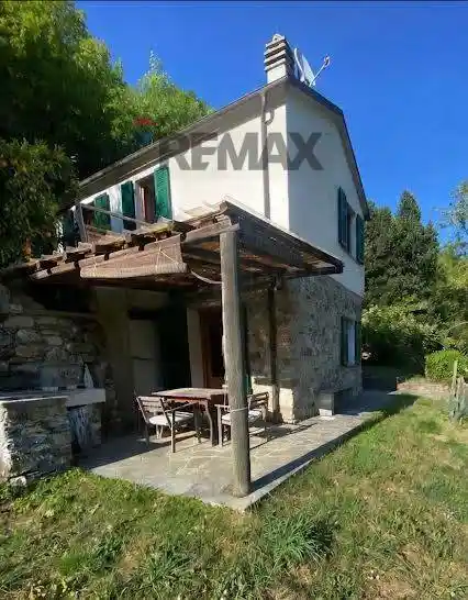 Casa indipendente in vendita a Castiglione Chiavarese