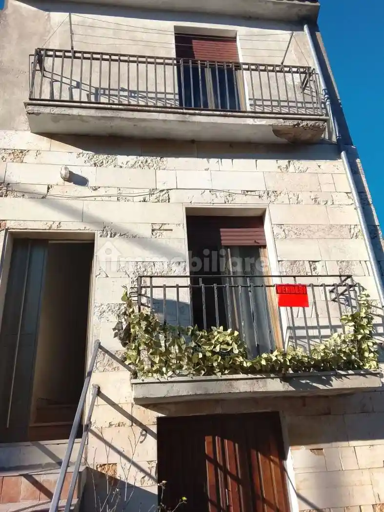 Palazzo - Edificio in vendita a Banzi