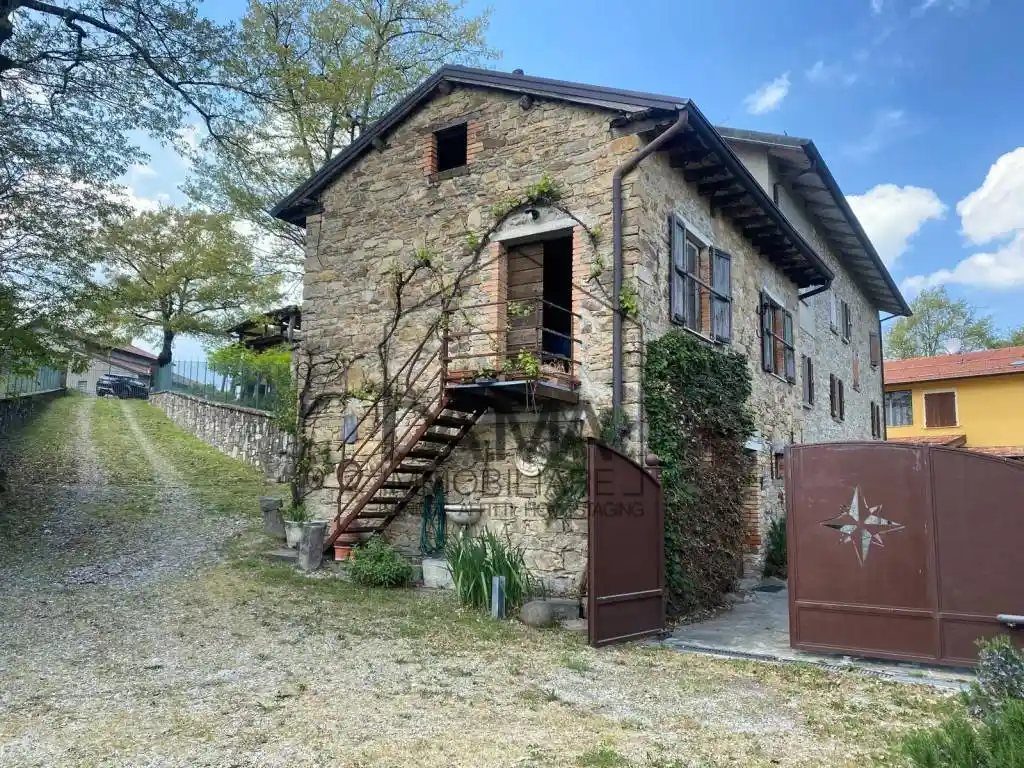 Rustico - Casale in vendita a Ventasso