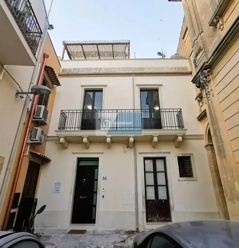 Palazzo - Edificio in affitto a Noto