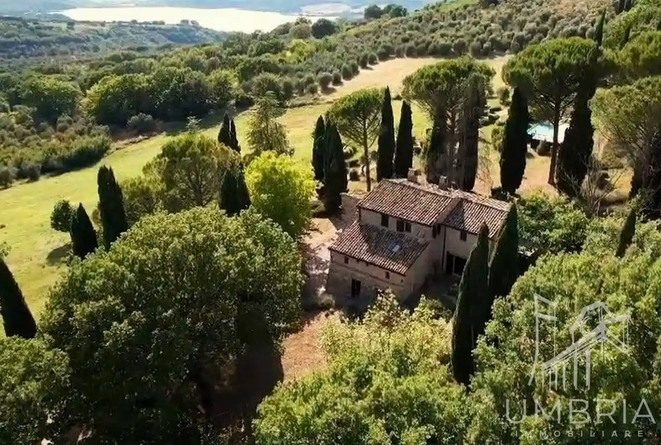 Rustico - Casale in vendita a Baschi