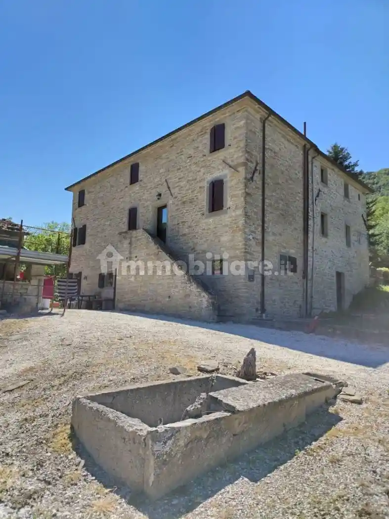 Casa indipendente in vendita a Santa Sofia