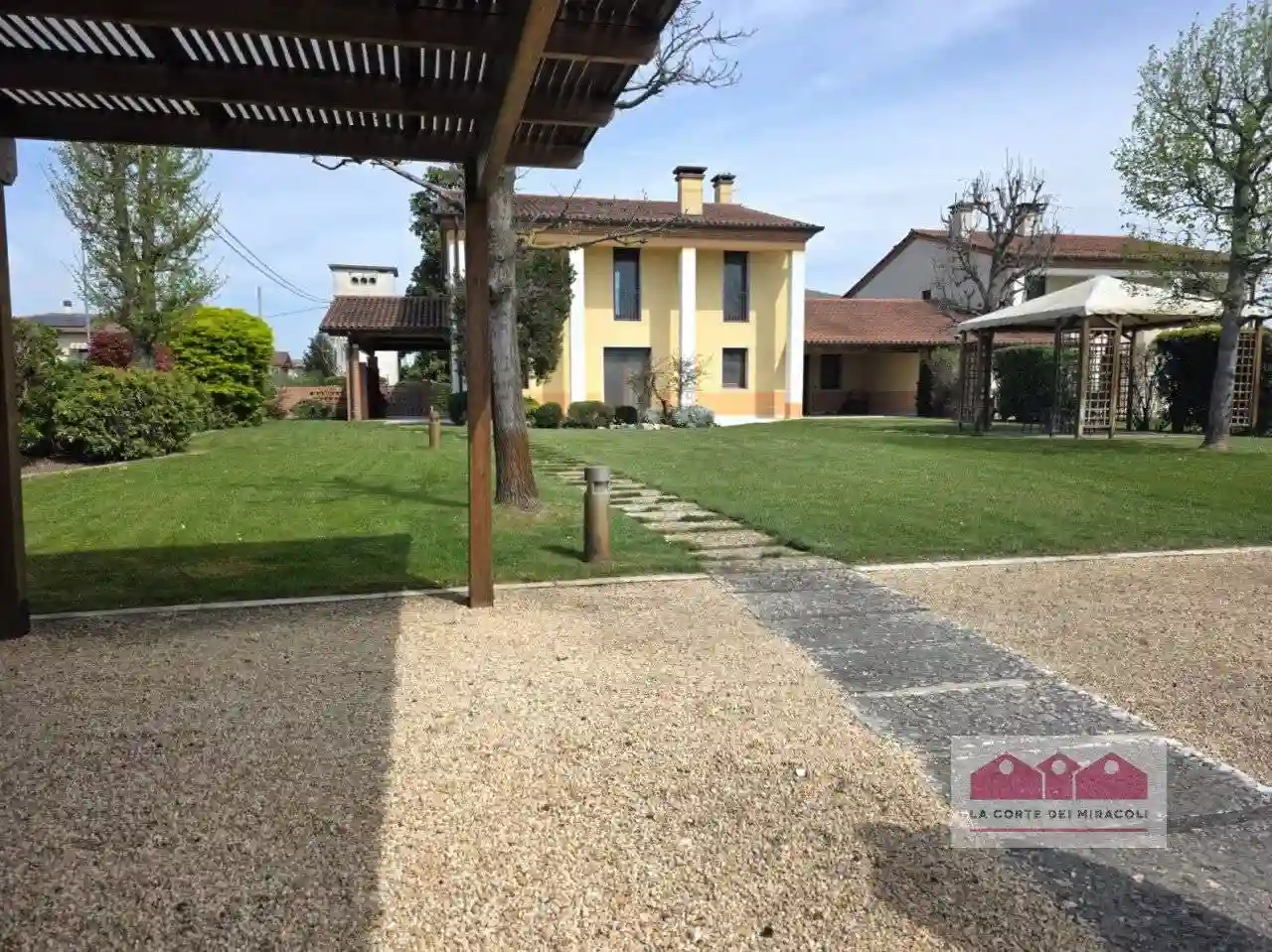 Villa - foto 2