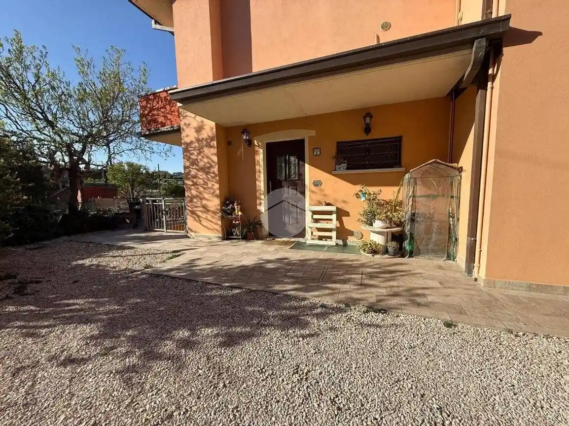 Casa indipendente in vendita a Fano