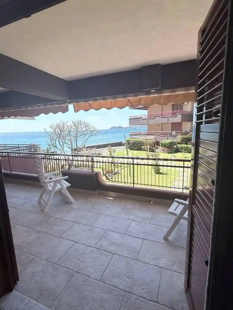 Appartamento in affitto a Letojanni