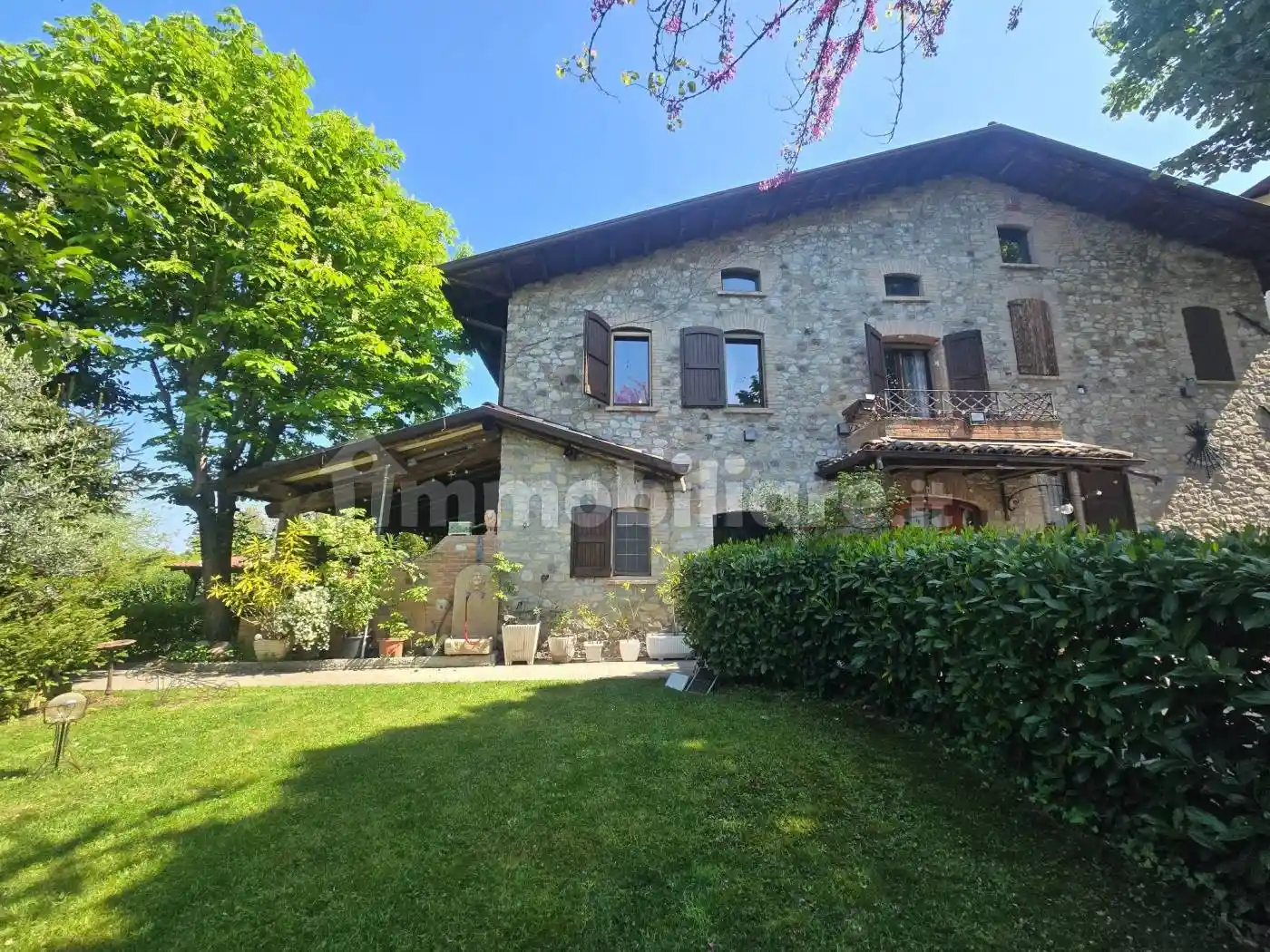 Villa in vendita a Canossa