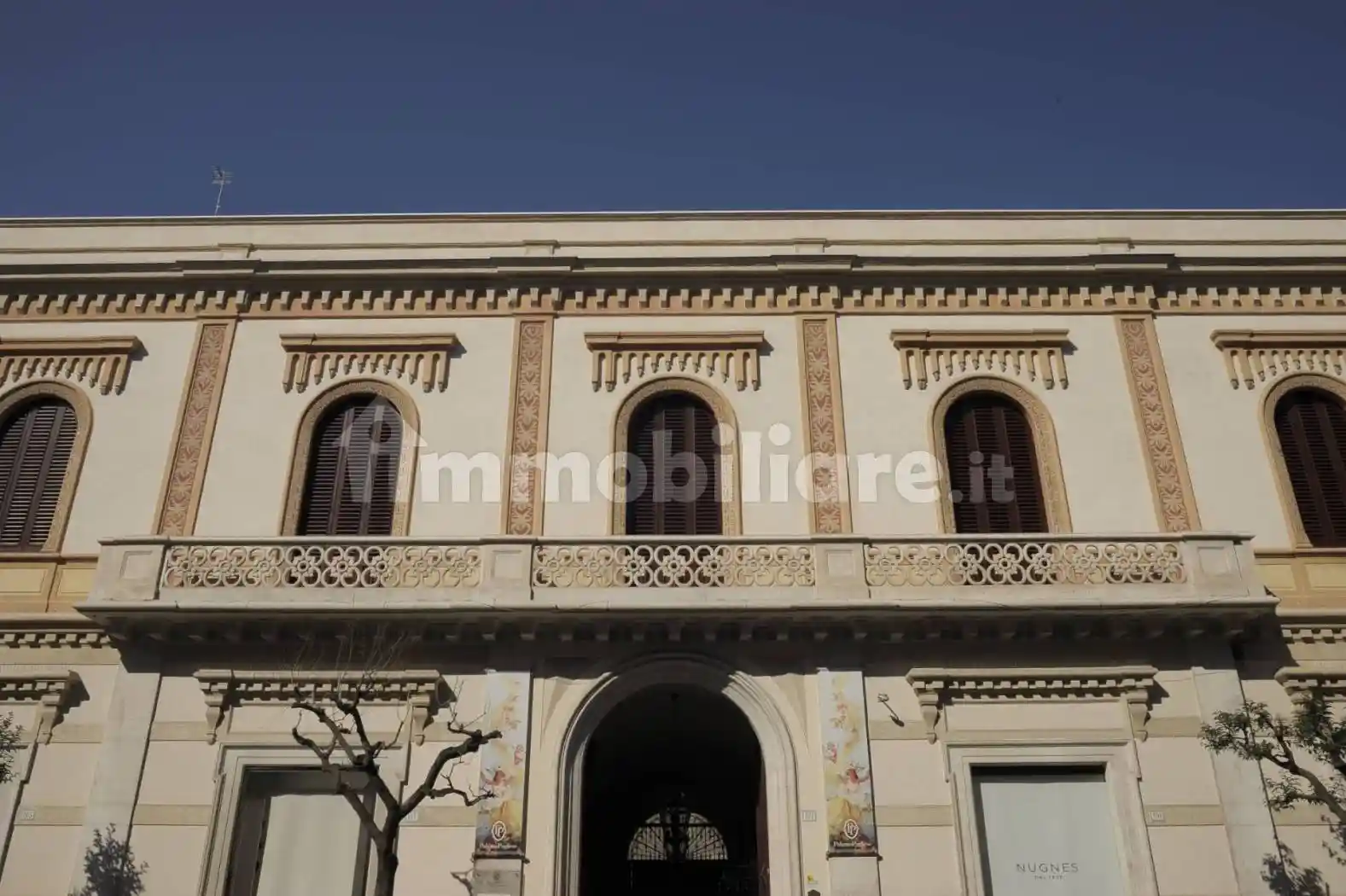 Palazzo - Edificio in vendita a Trani