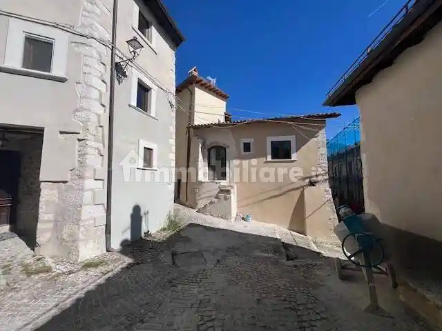 Rustico - Casale in vendita a Rocca di Mezzo