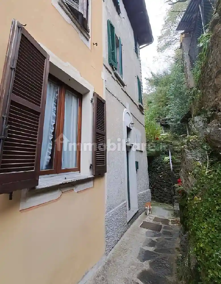 Appartamento in vendita a Valsolda
