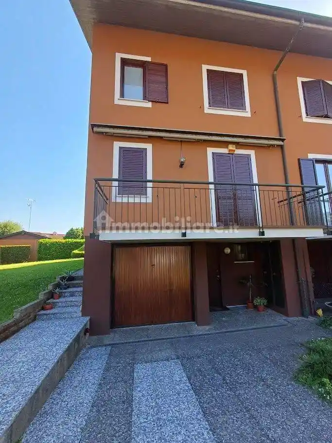 Villetta a schiera in vendita a Imbersago