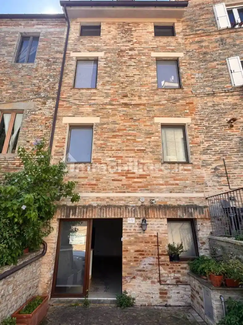 Casa indipendente in vendita a Monte Vidon Corrado