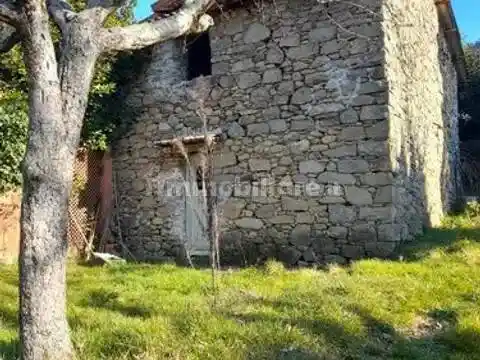 Rustico - Casale in vendita a Comano