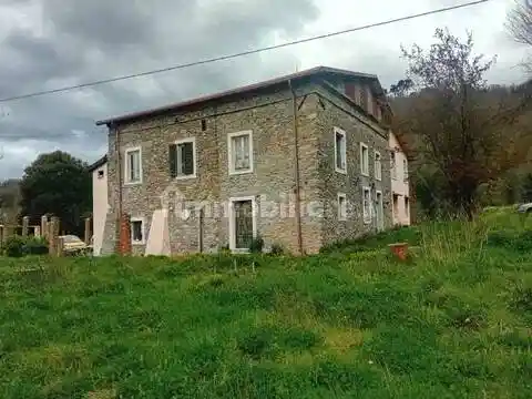 Villa in vendita a Licciana Nardi