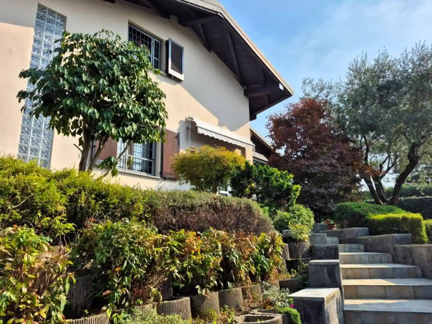Villa in vendita a Carugo