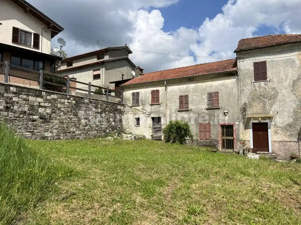 Casa indipendente in vendita a Bardi