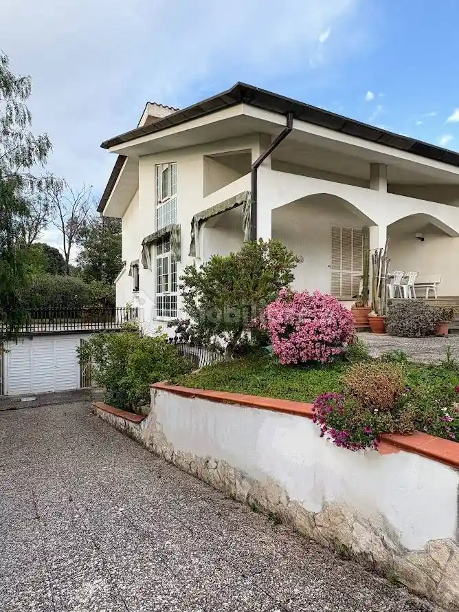 Villa in vendita a Latina