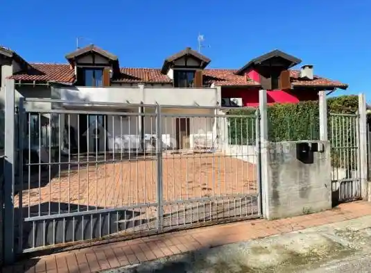Villa in vendita a Divignano