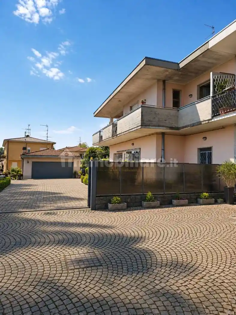 Villa in vendita a Jerago con Orago