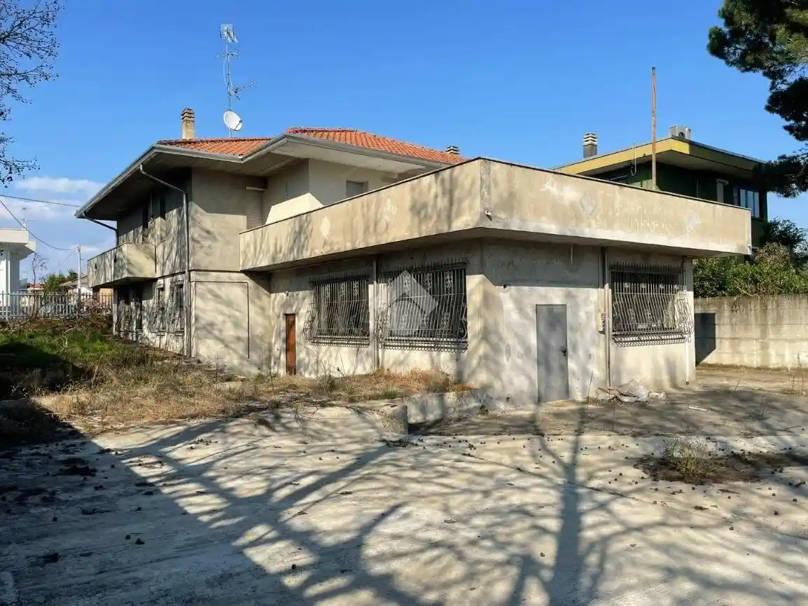 Villa in vendita a Cardano al Campo
