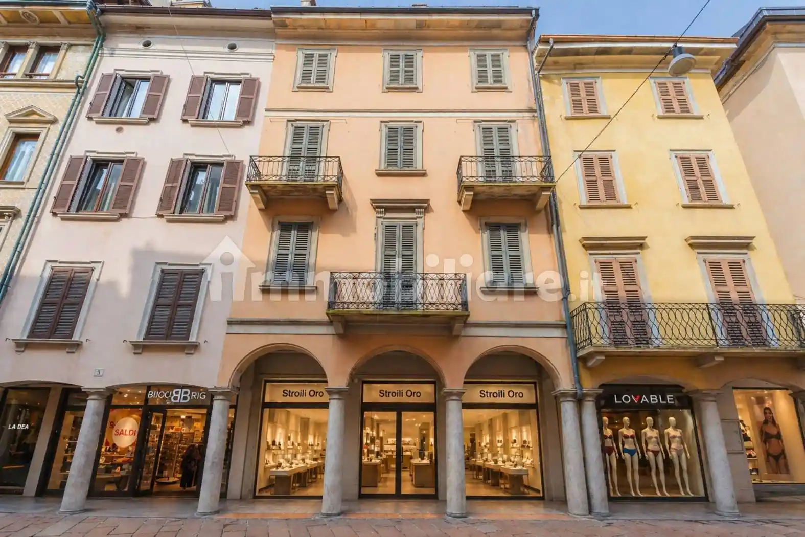 Palazzo - Edificio in vendita a Varese