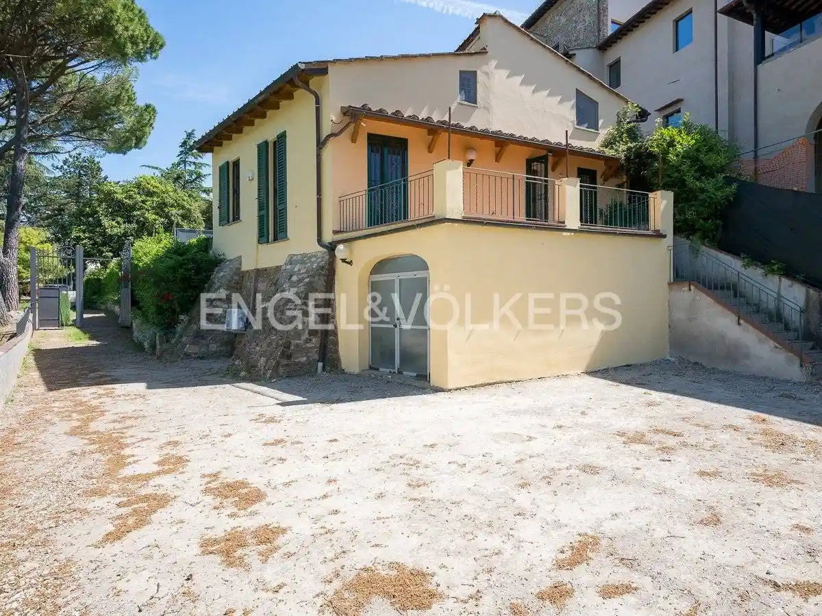 Casa indipendente in affitto a Firenze