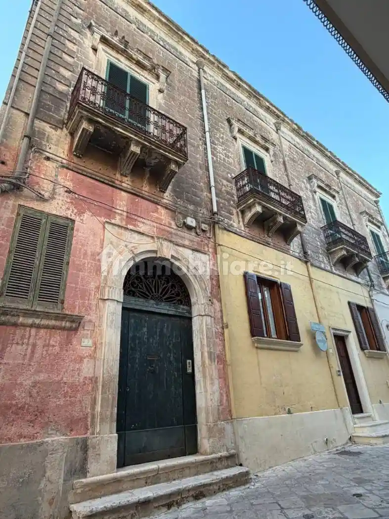 Palazzo - Edificio in vendita a Mesagne