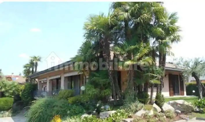 Villa in vendita a Gorla Minore