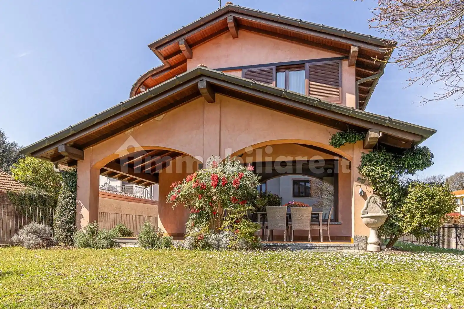 Villa in vendita a Cocquio-Trevisago