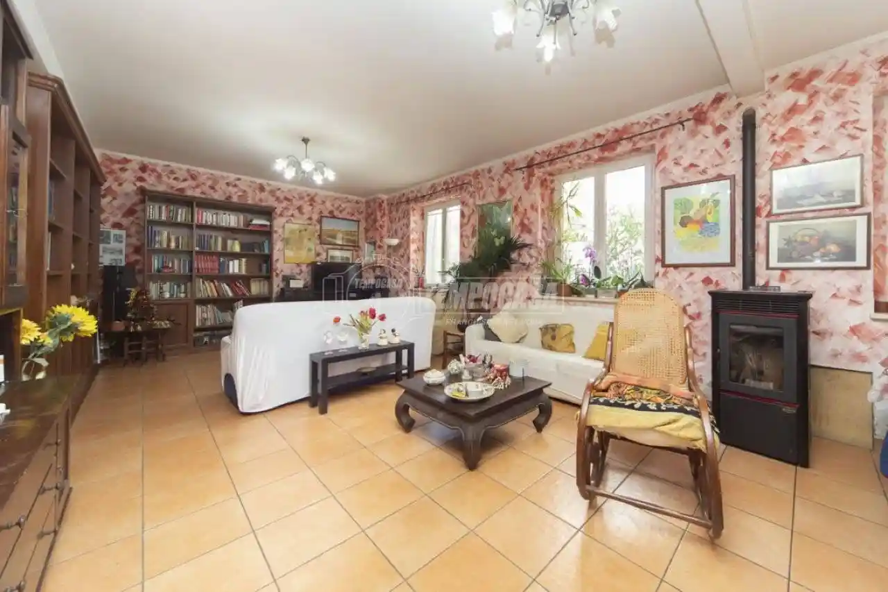 Casa indipendente in vendita a Deruta