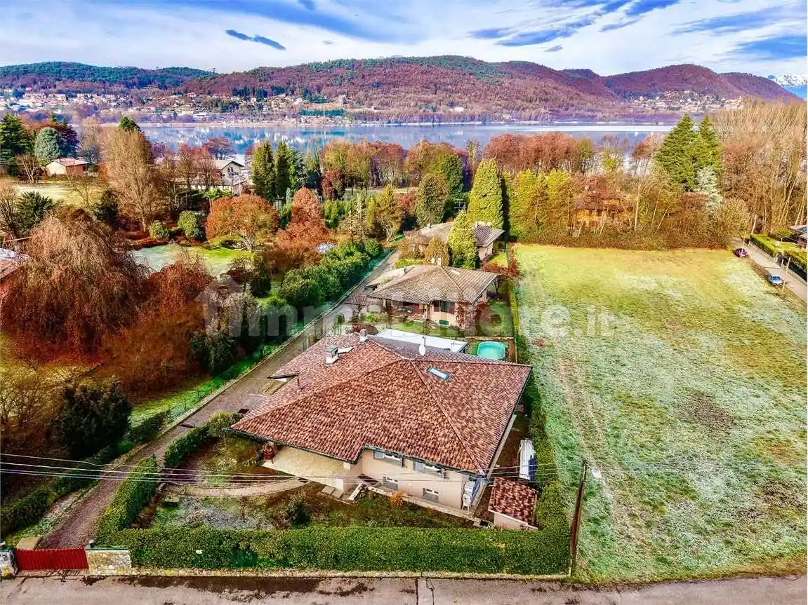 Villa in vendita a Vergiate