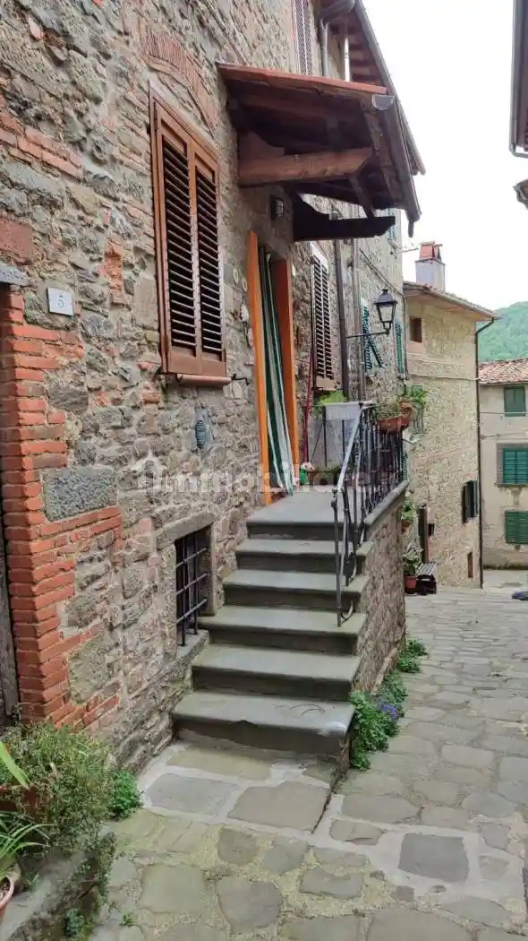 Casa indipendente in vendita a Villa Basilica