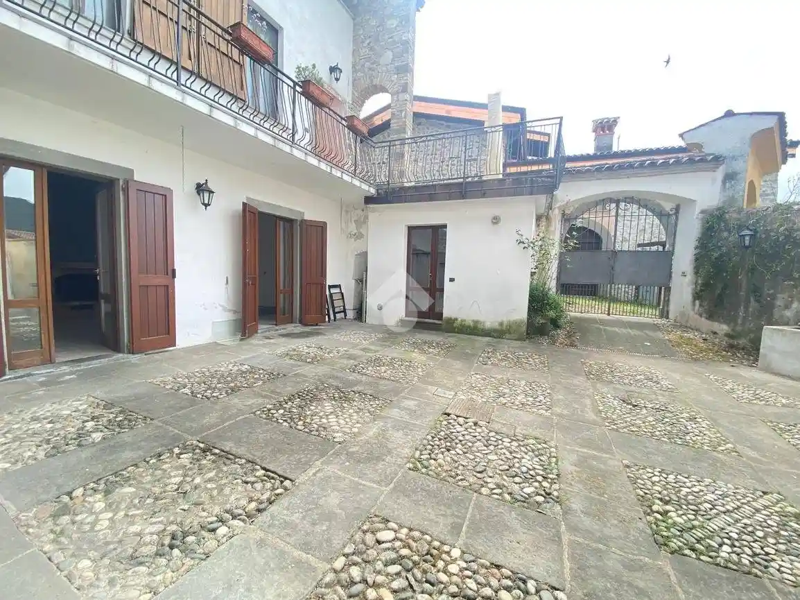 Appartamento in vendita a Sale Marasino