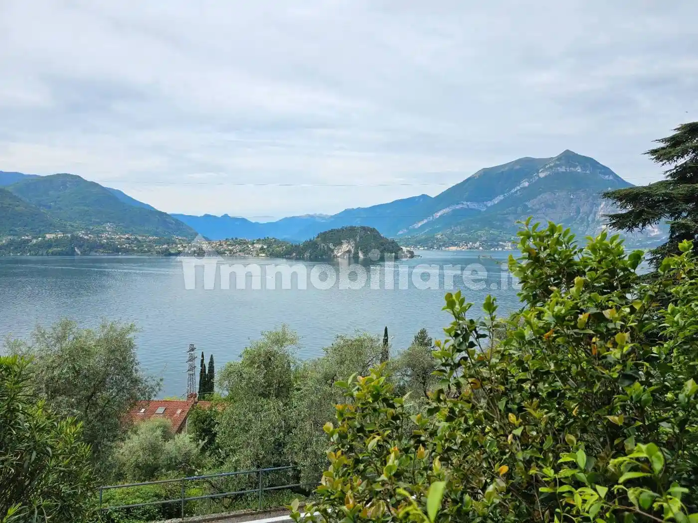 Appartamento in vendita a Varenna