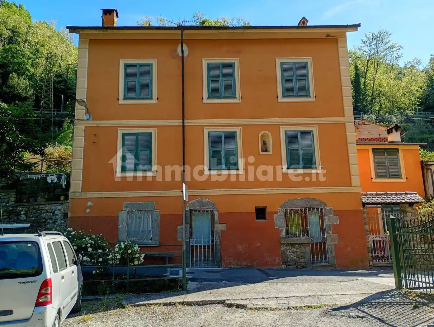 Appartamento in vendita a Borzonasca