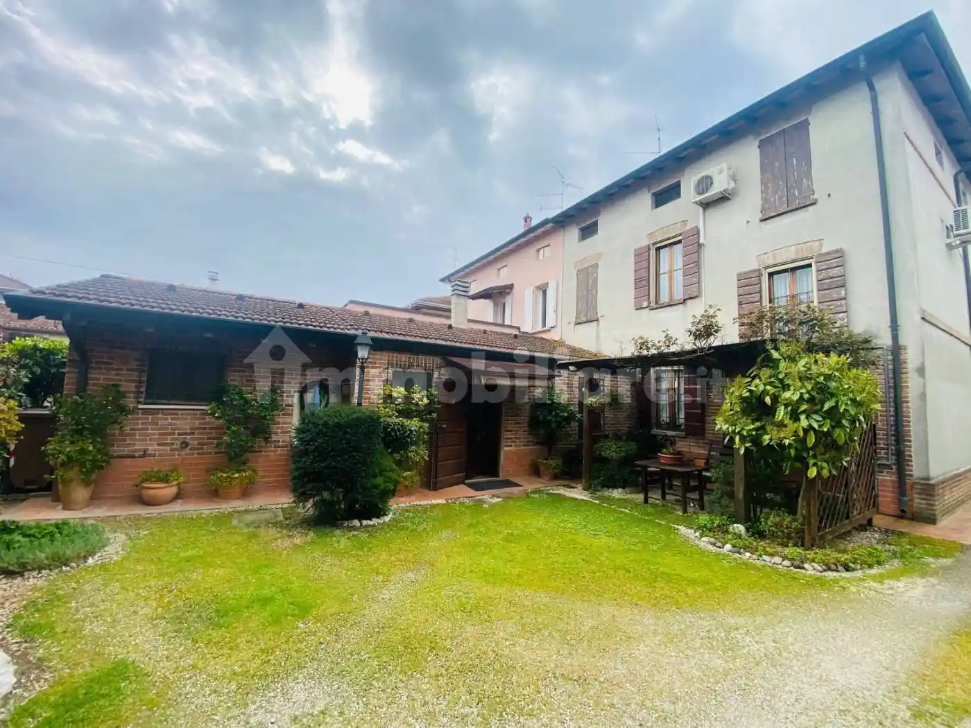 Villa in vendita a Quistello