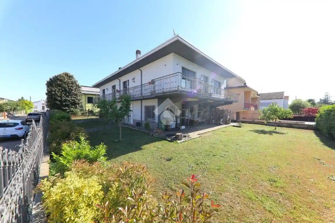 Villa in vendita a Roverbella