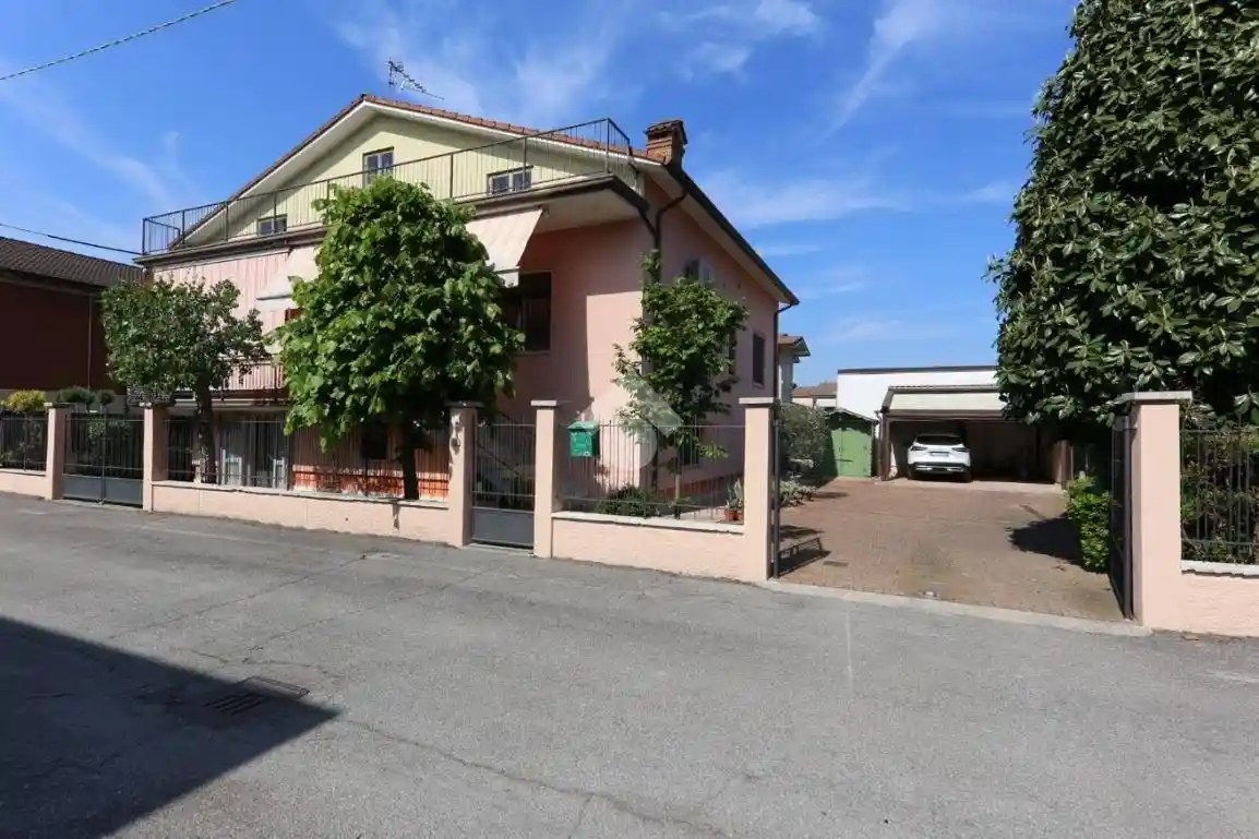 Villa in vendita a Roverbella