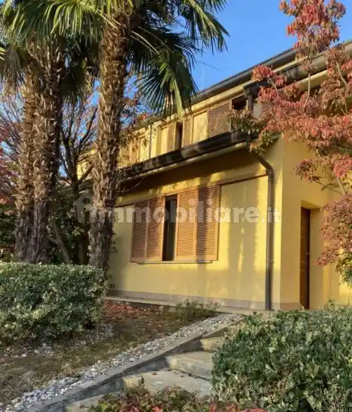 Villa in vendita a Verano Brianza