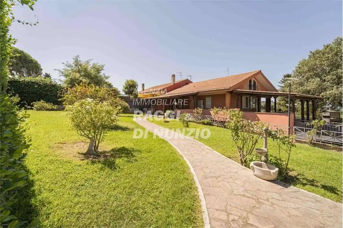 Villa in vendita a Grottaferrata