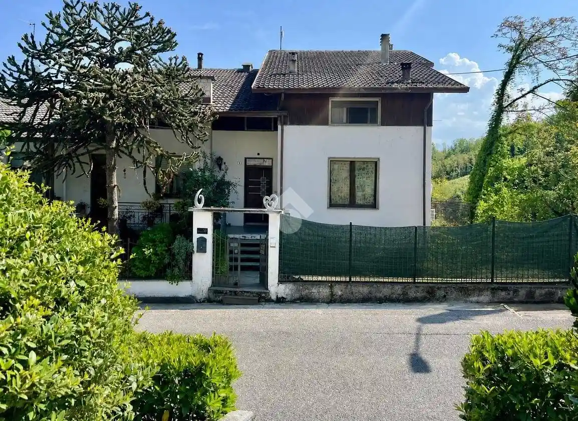 Villetta a schiera in vendita a Montecalvo Versiggia