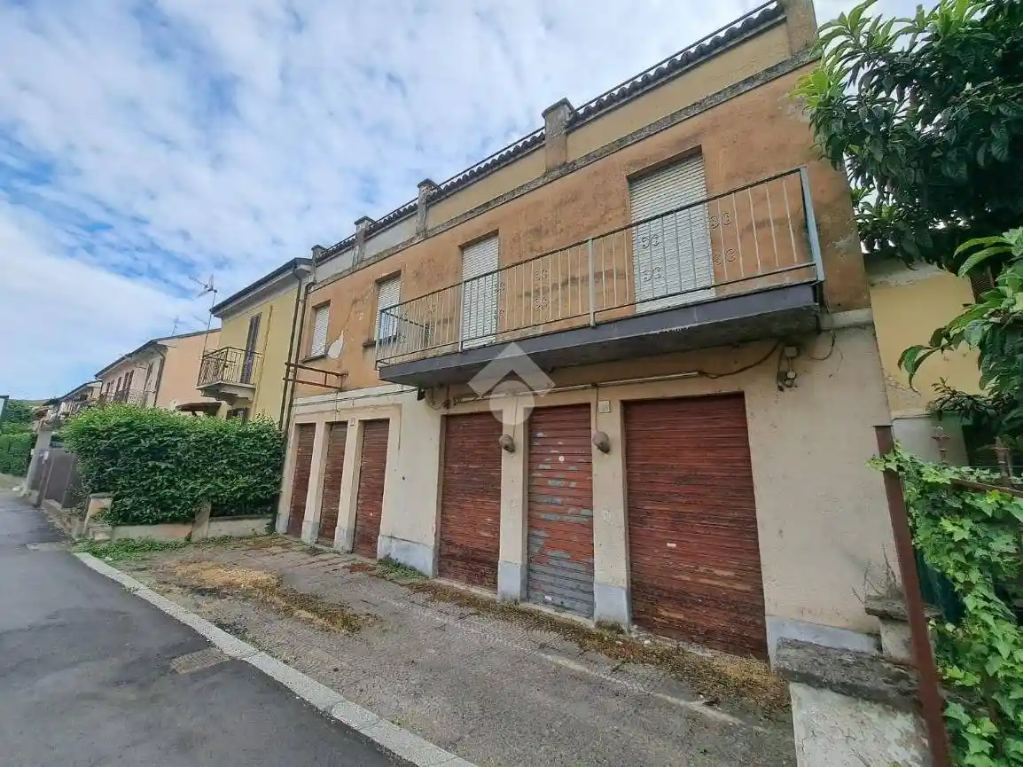 Palazzo - Edificio in vendita a Pavia