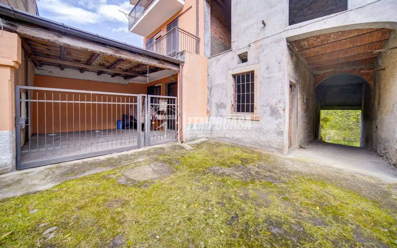 Casa indipendente in vendita a Biandronno
