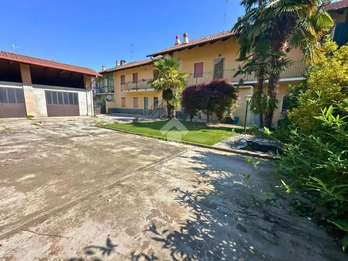 Casa indipendente in vendita a Tronzano Vercellese