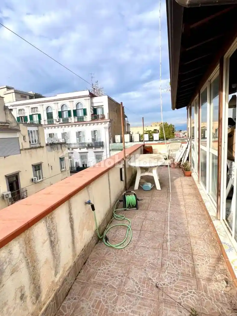 Appartamento in affitto a Napoli