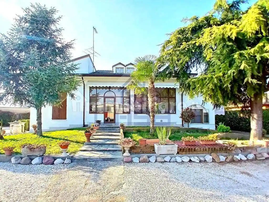 Villa in vendita a Rivarolo Mantovano